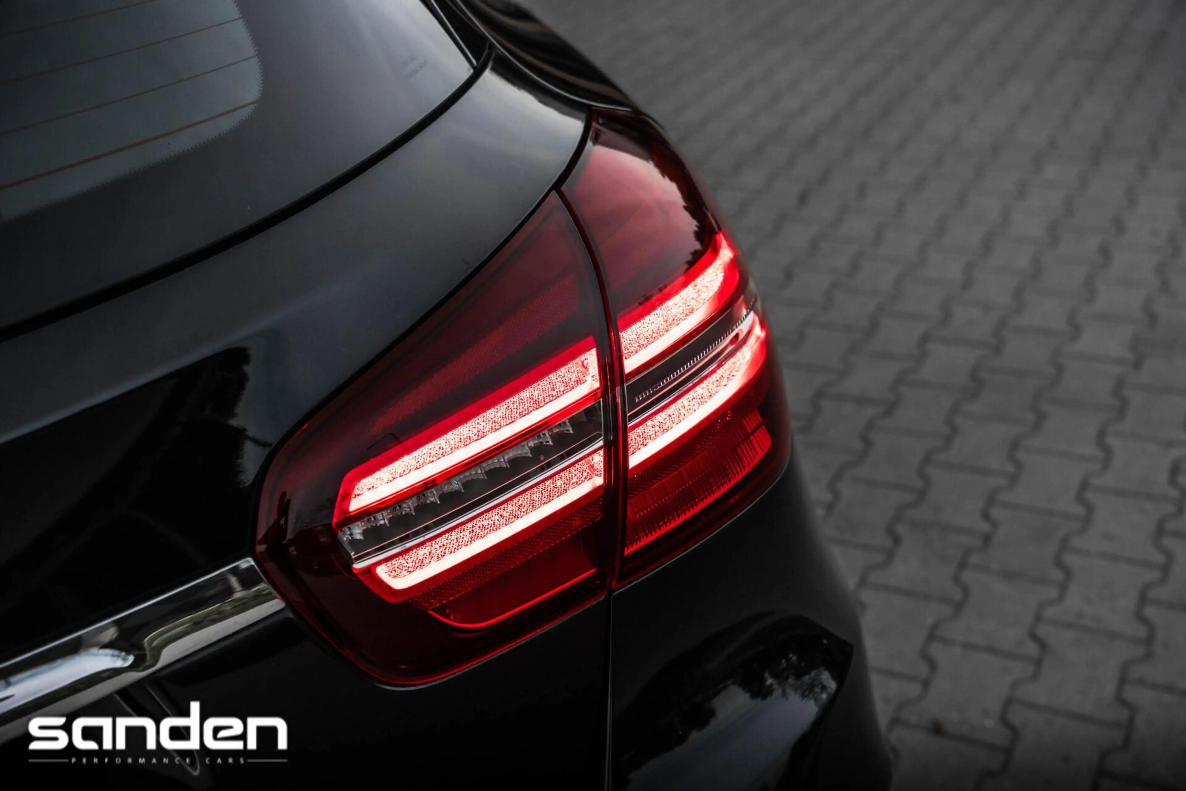 Mercedes-Benz GLA 180 Business Solution AMG |Pano|LED|Keyless|Camera — photo 23