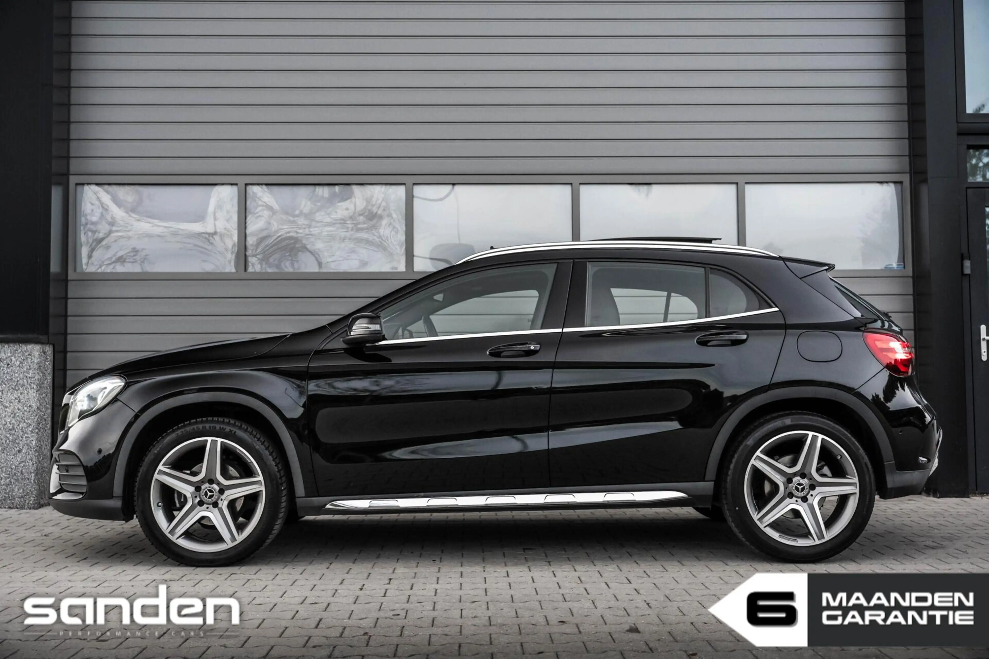 Mercedes-Benz GLA 180 Business Solution AMG |Pano|LED|Keyless|Camera — photo 4