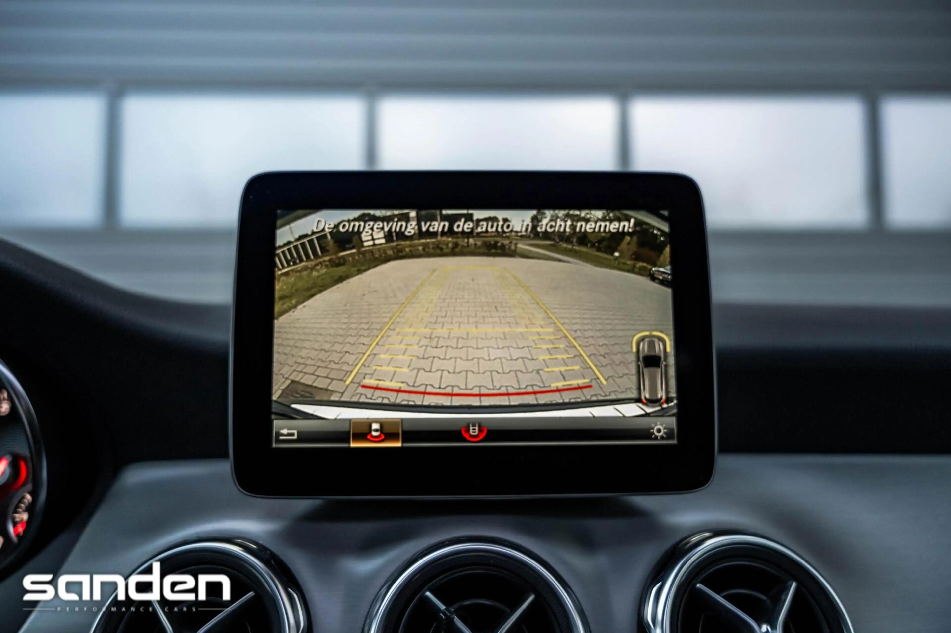 Mercedes-Benz GLA 180 Business Solution AMG |Pano|LED|Keyless|Camera — photo 31
