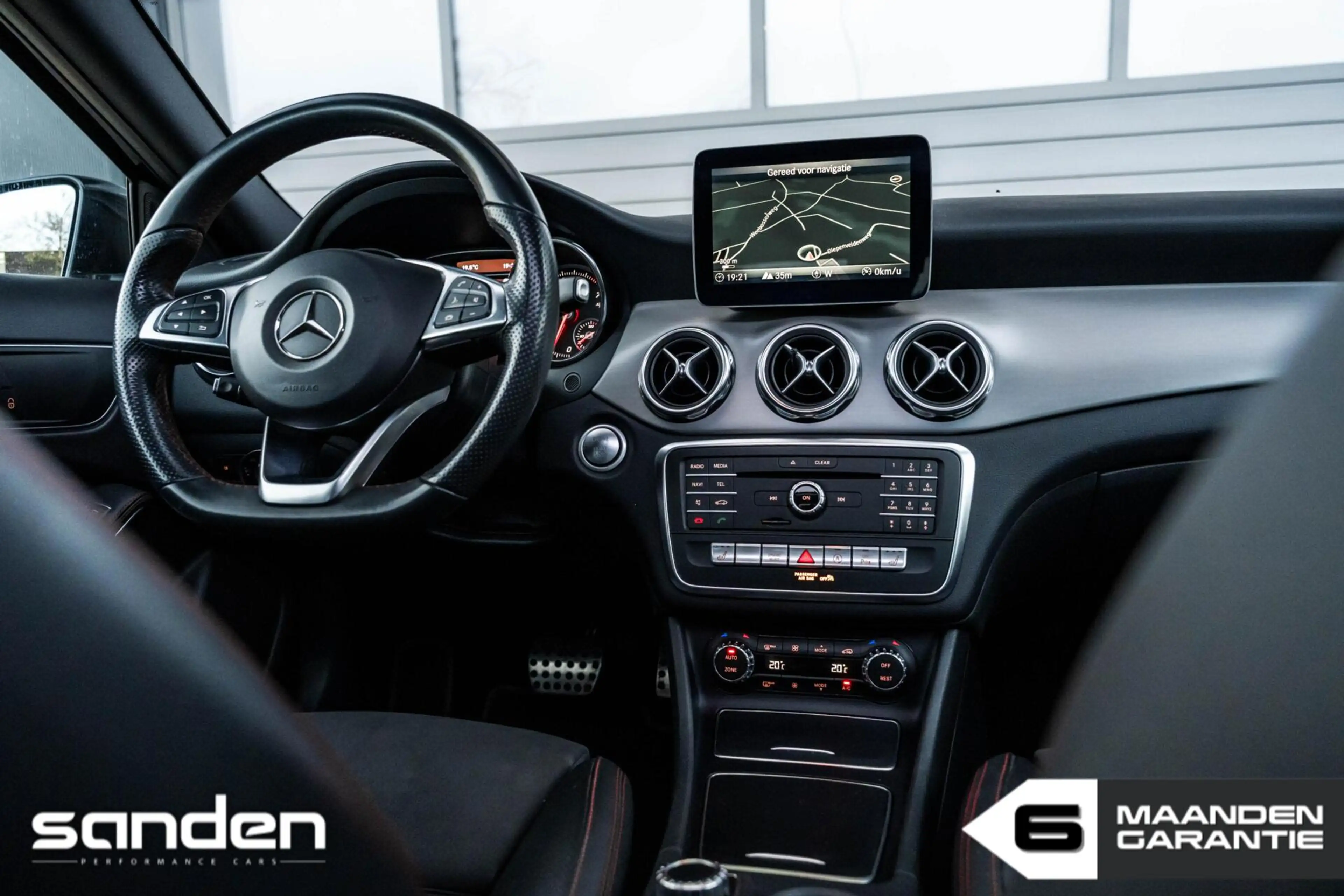 Mercedes-Benz GLA 180 Business Solution AMG |Pano|LED|Keyless|Camera — photo 5