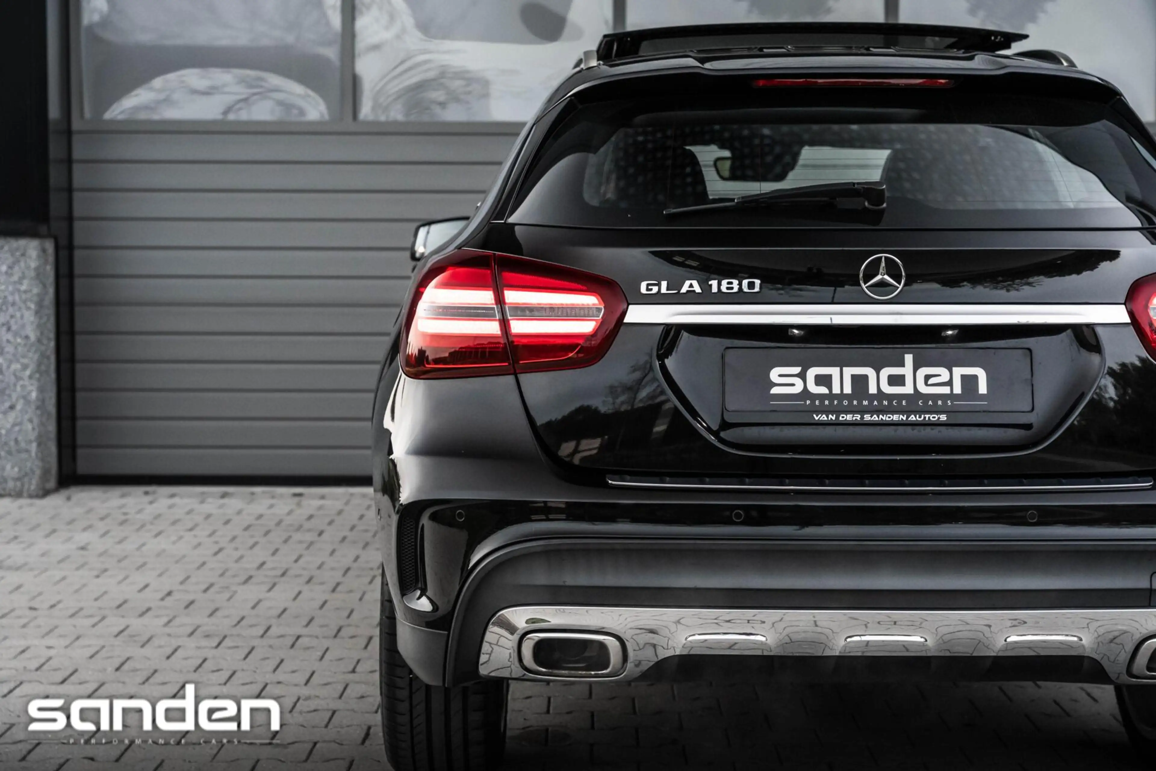 Mercedes-Benz GLA 180 Business Solution AMG |Pano|LED|Keyless|Camera — photo 16