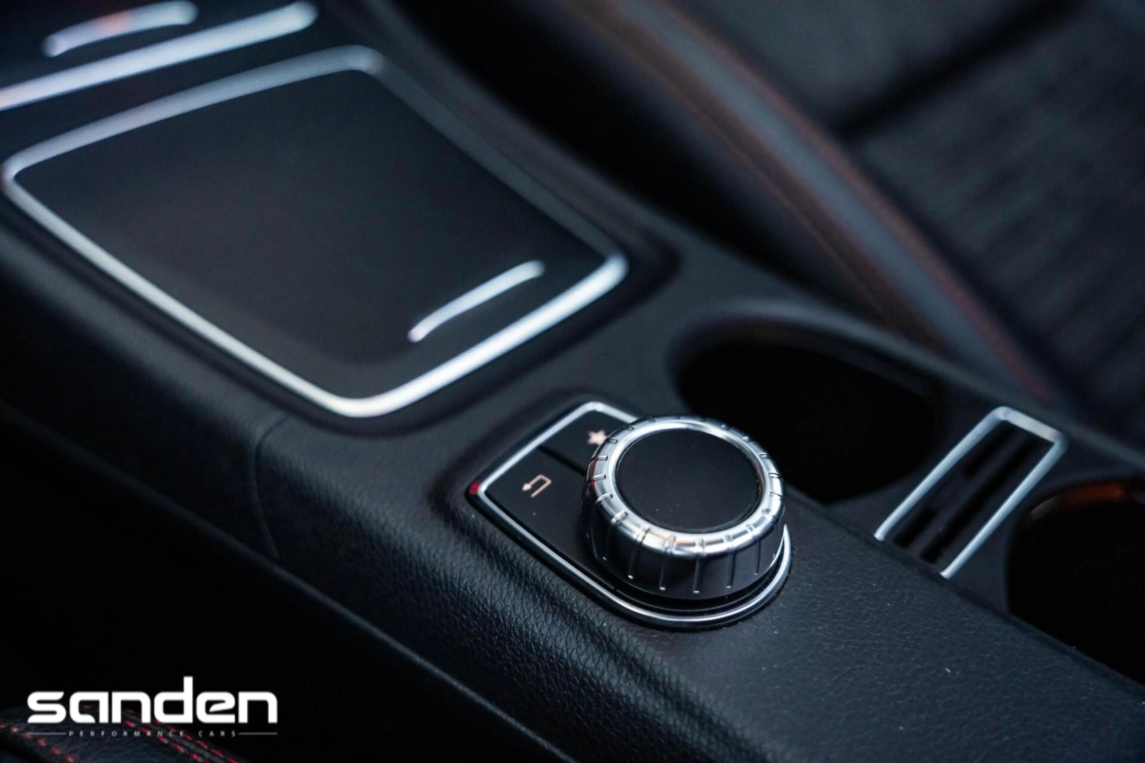 Mercedes-Benz GLA 180 Business Solution AMG |Pano|LED|Keyless|Camera — photo 50