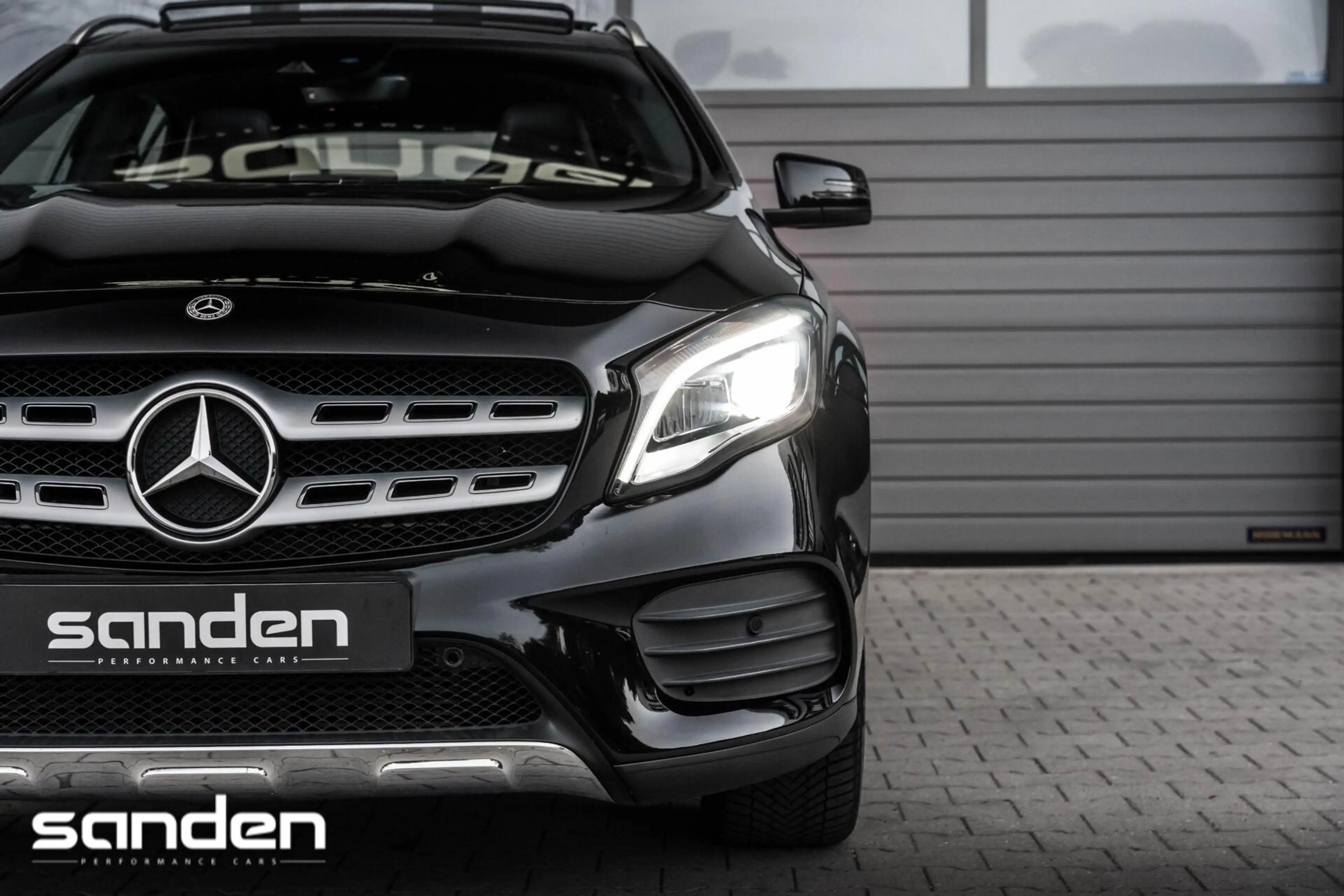 Mercedes-Benz GLA 180 Business Solution AMG |Pano|LED|Keyless|Camera — photo 15