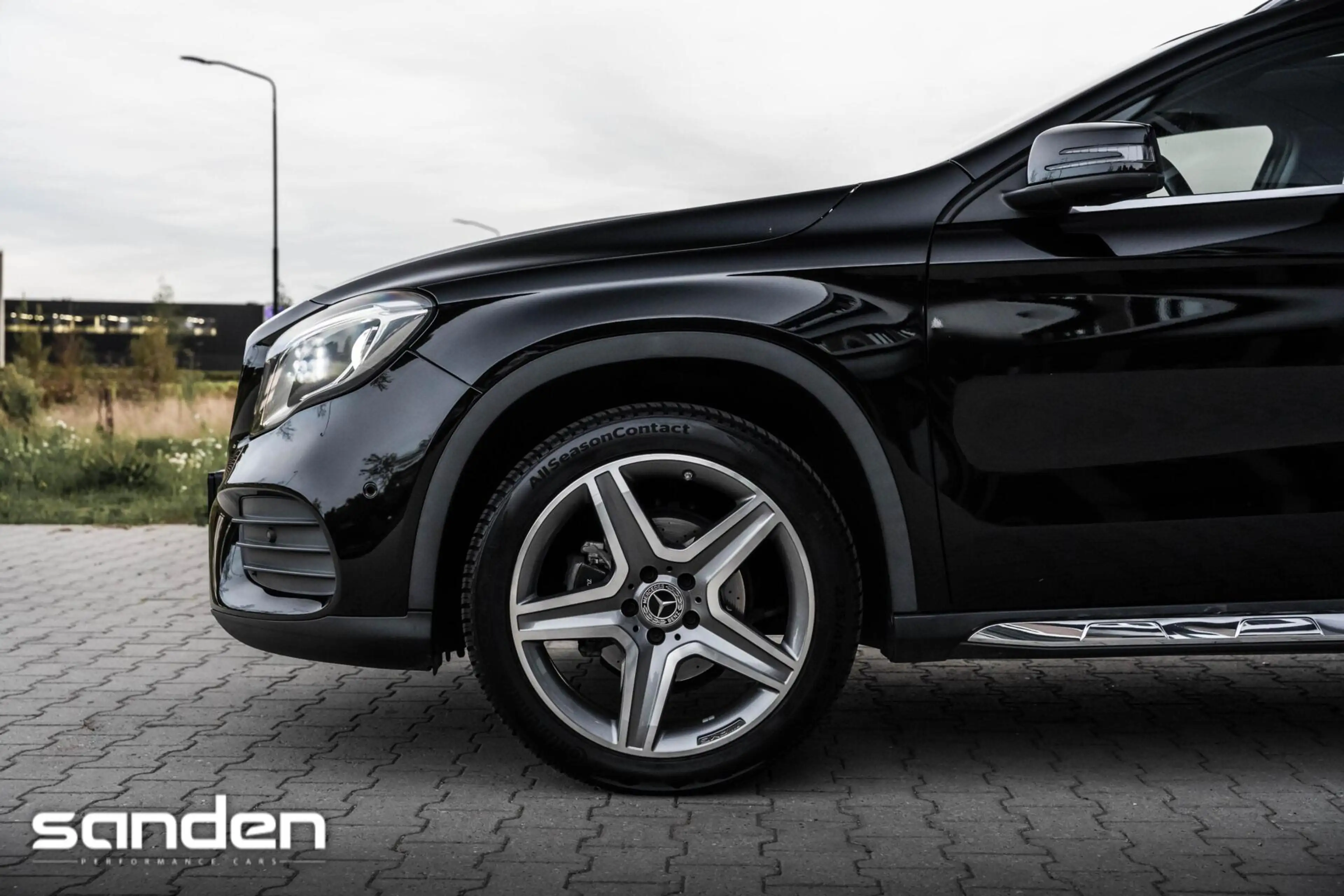 Mercedes-Benz GLA 180 Business Solution AMG |Pano|LED|Keyless|Camera — photo 27