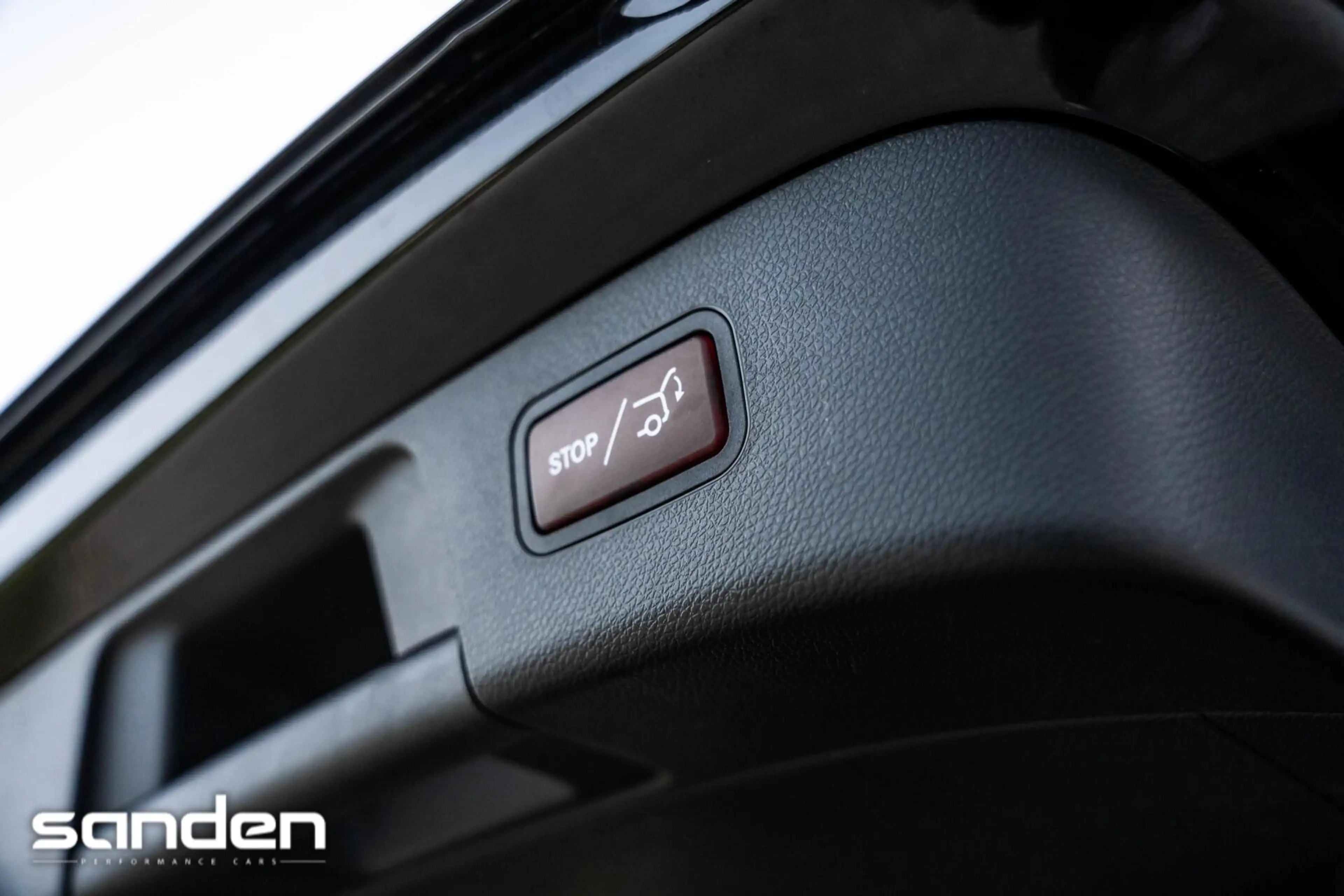 Mercedes-Benz GLA 180 Business Solution AMG |Pano|LED|Keyless|Camera — photo 22