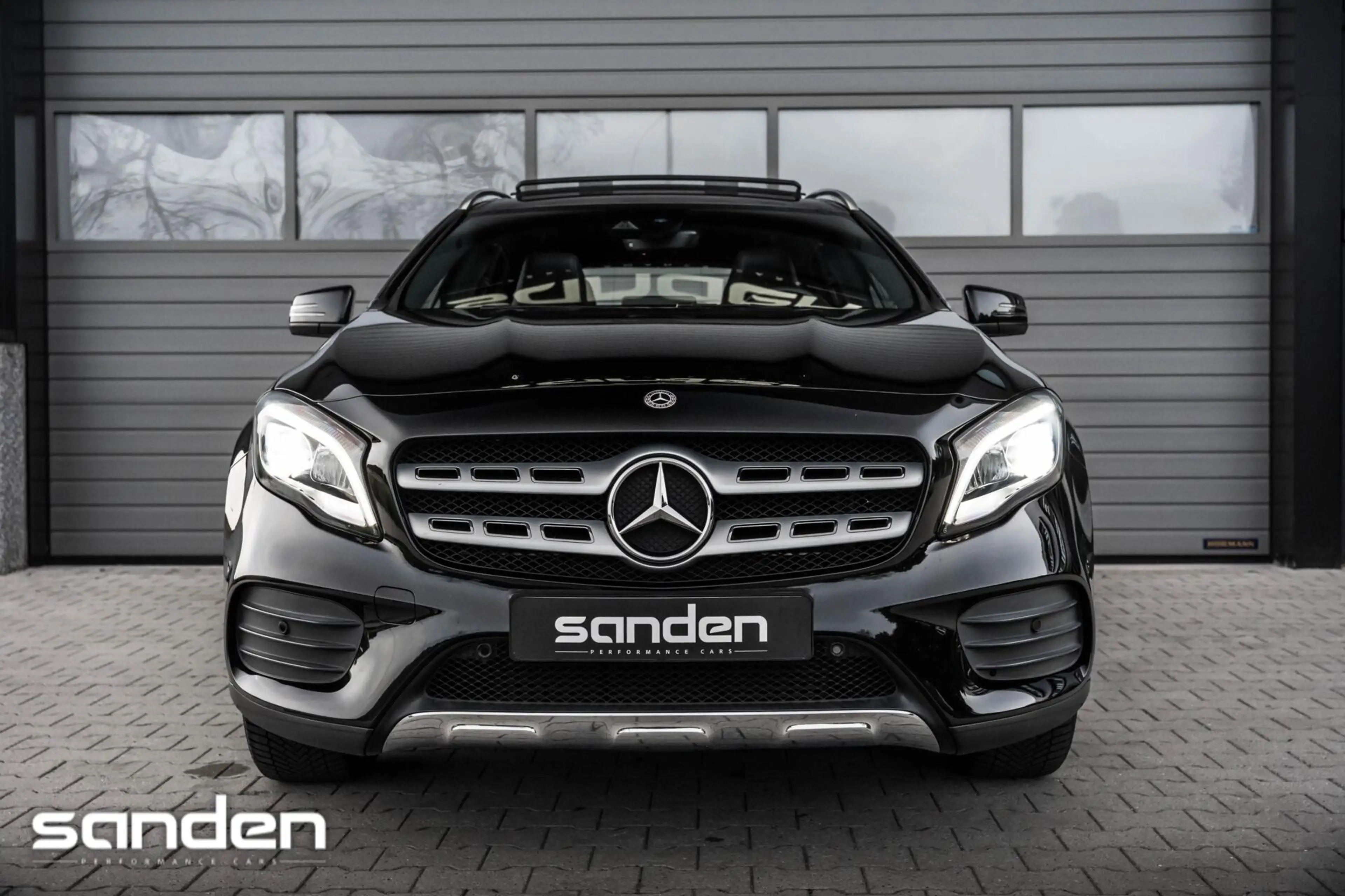 Mercedes-Benz GLA 180 Business Solution AMG |Pano|LED|Keyless|Camera — photo 11