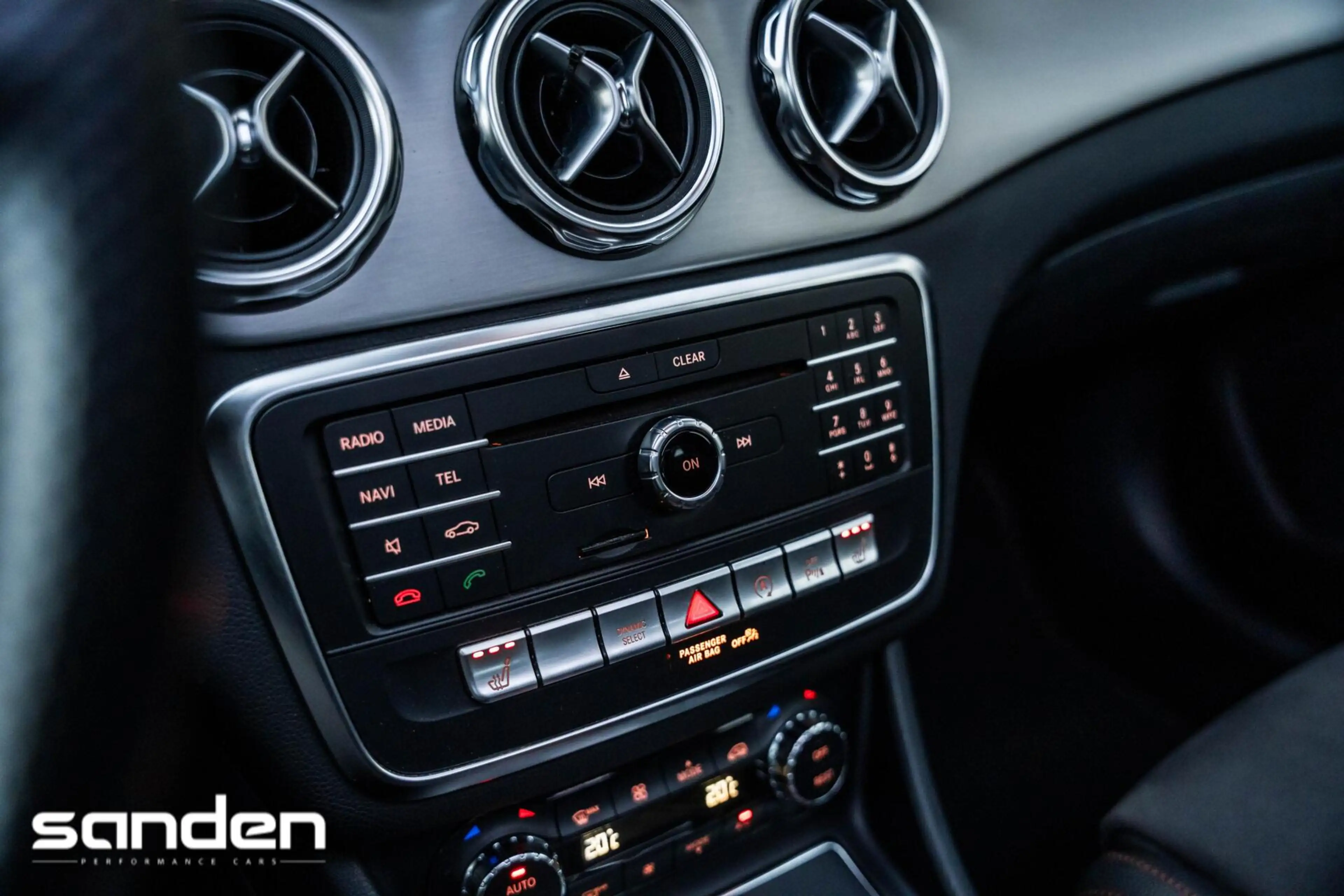 Mercedes-Benz GLA 180 Business Solution AMG |Pano|LED|Keyless|Camera — photo 48