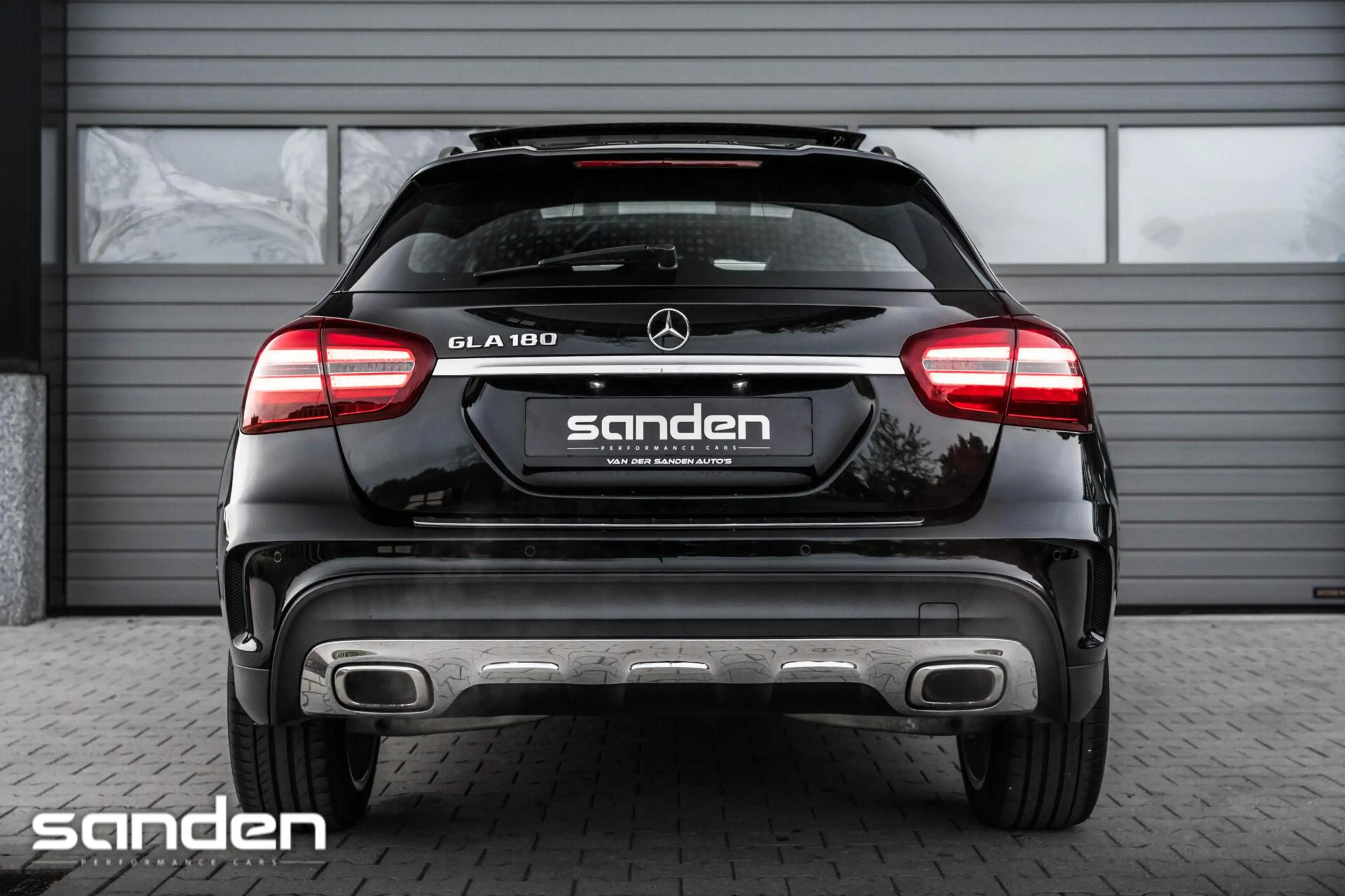 Mercedes-Benz GLA 180 Business Solution AMG |Pano|LED|Keyless|Camera — photo 12