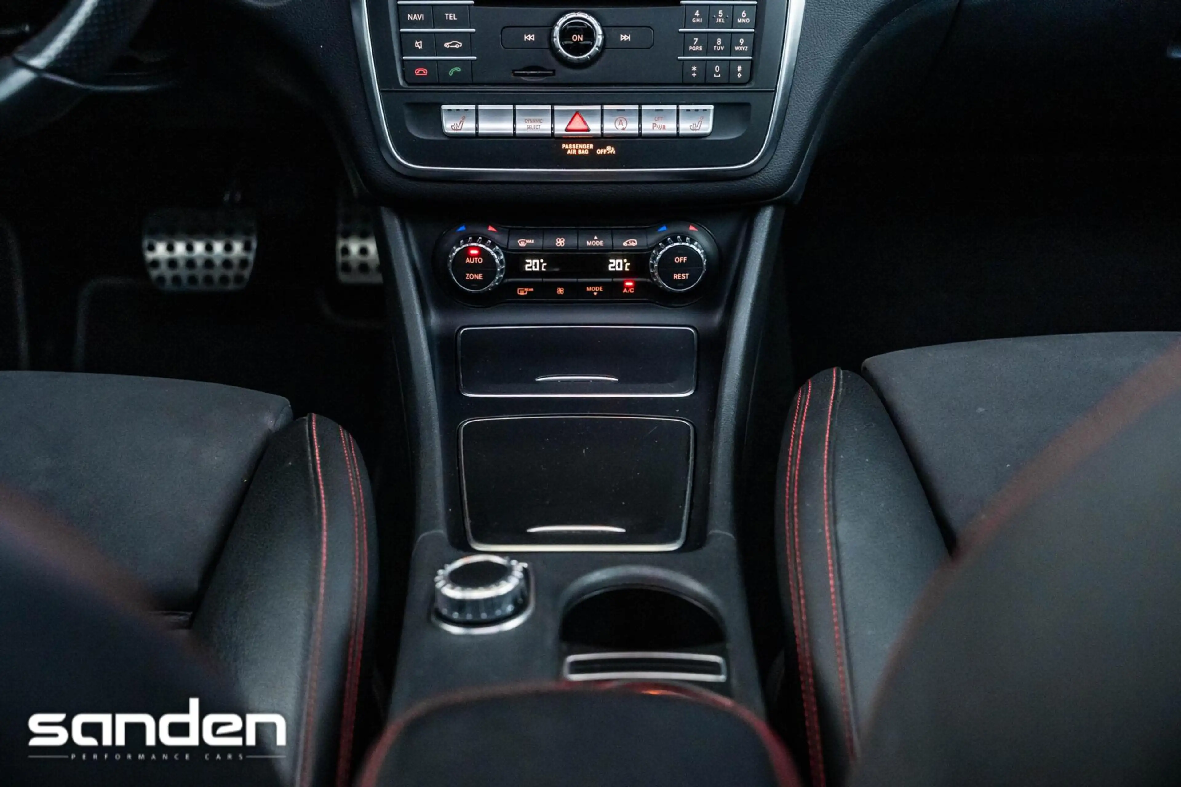 Mercedes-Benz GLA 180 Business Solution AMG |Pano|LED|Keyless|Camera — photo 47