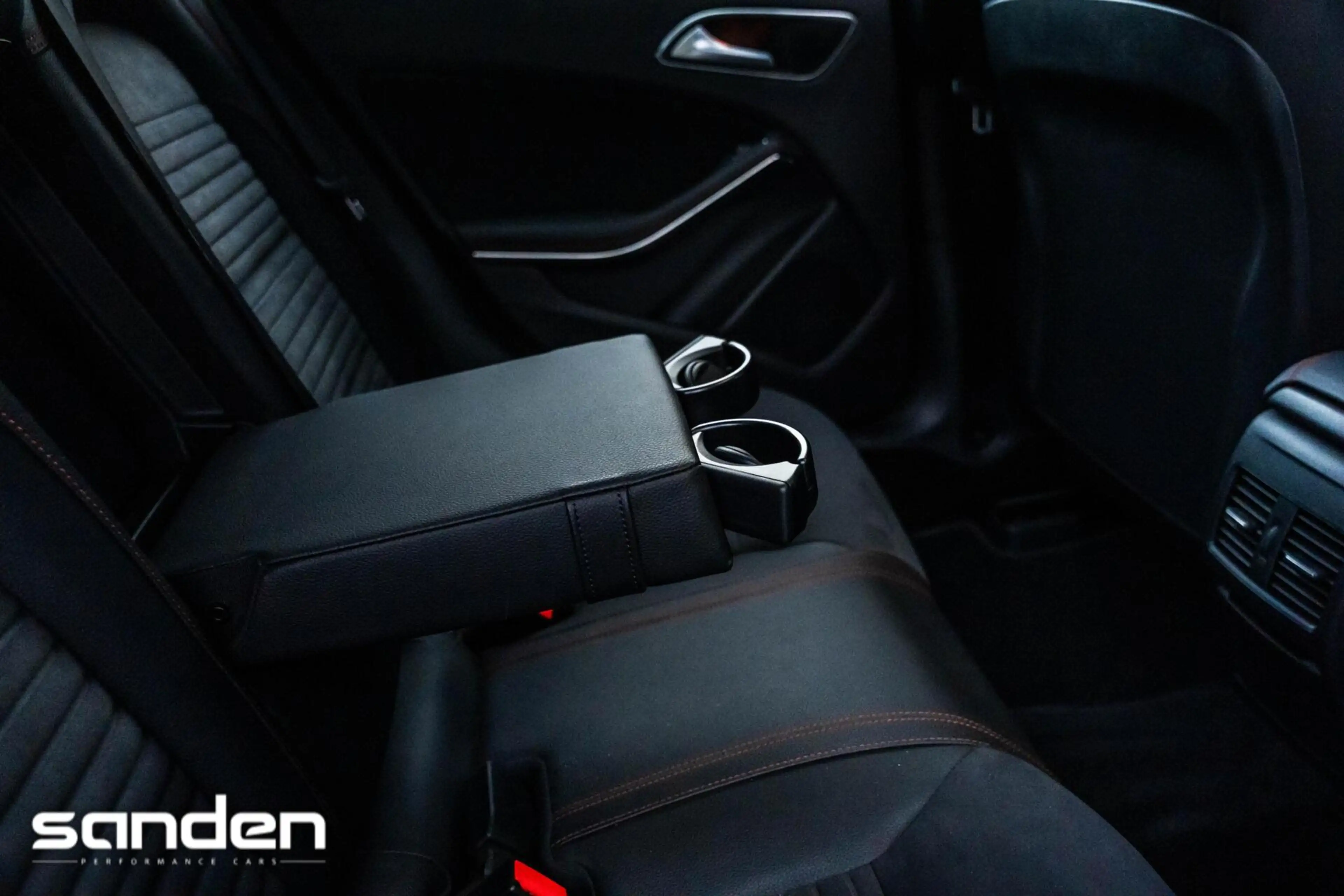 Mercedes-Benz GLA 180 Business Solution AMG |Pano|LED|Keyless|Camera — photo 39