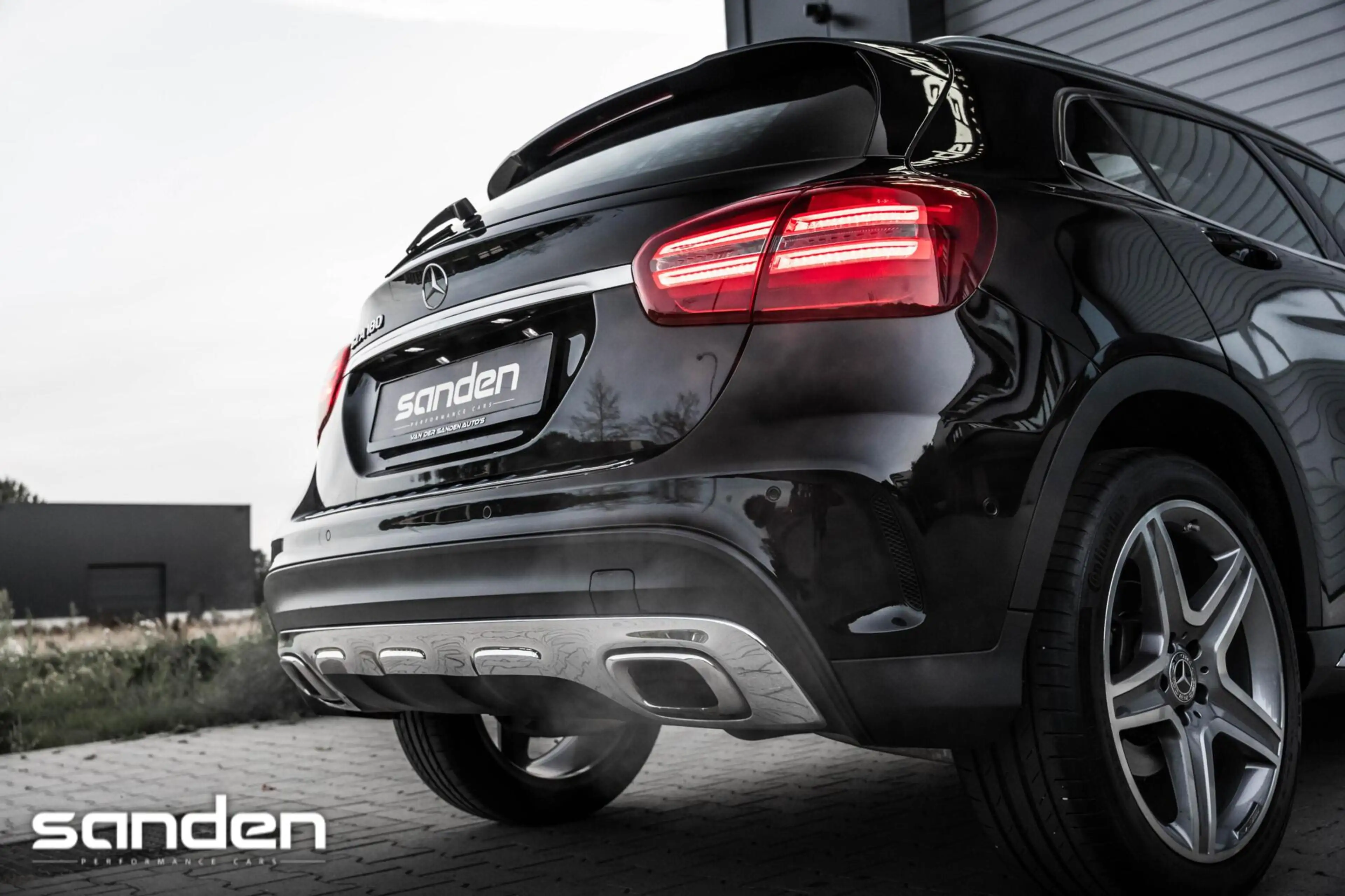 Mercedes-Benz GLA 180 Business Solution AMG |Pano|LED|Keyless|Camera — photo 18