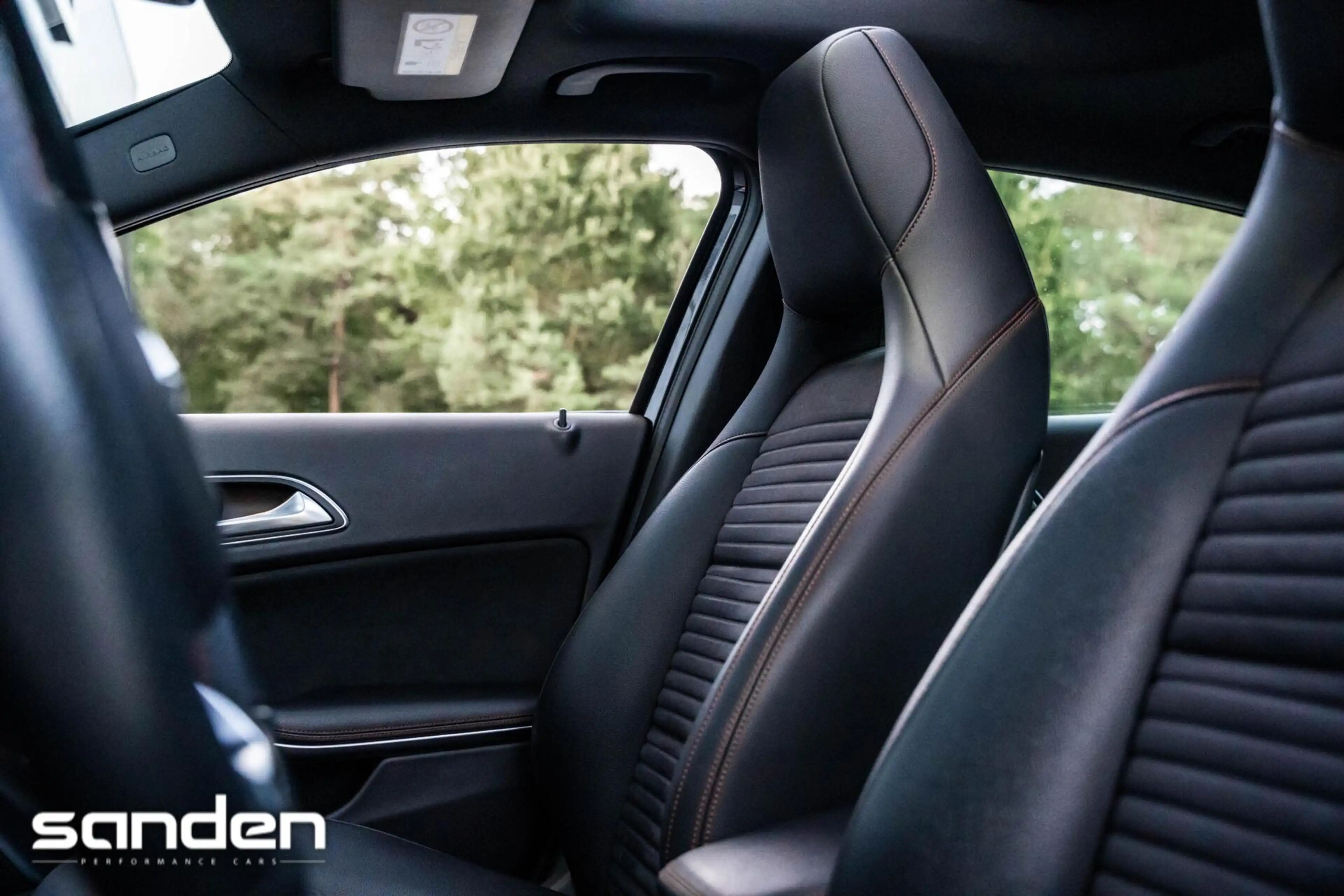 Mercedes-Benz GLA 180 Business Solution AMG |Pano|LED|Keyless|Camera — photo 44
