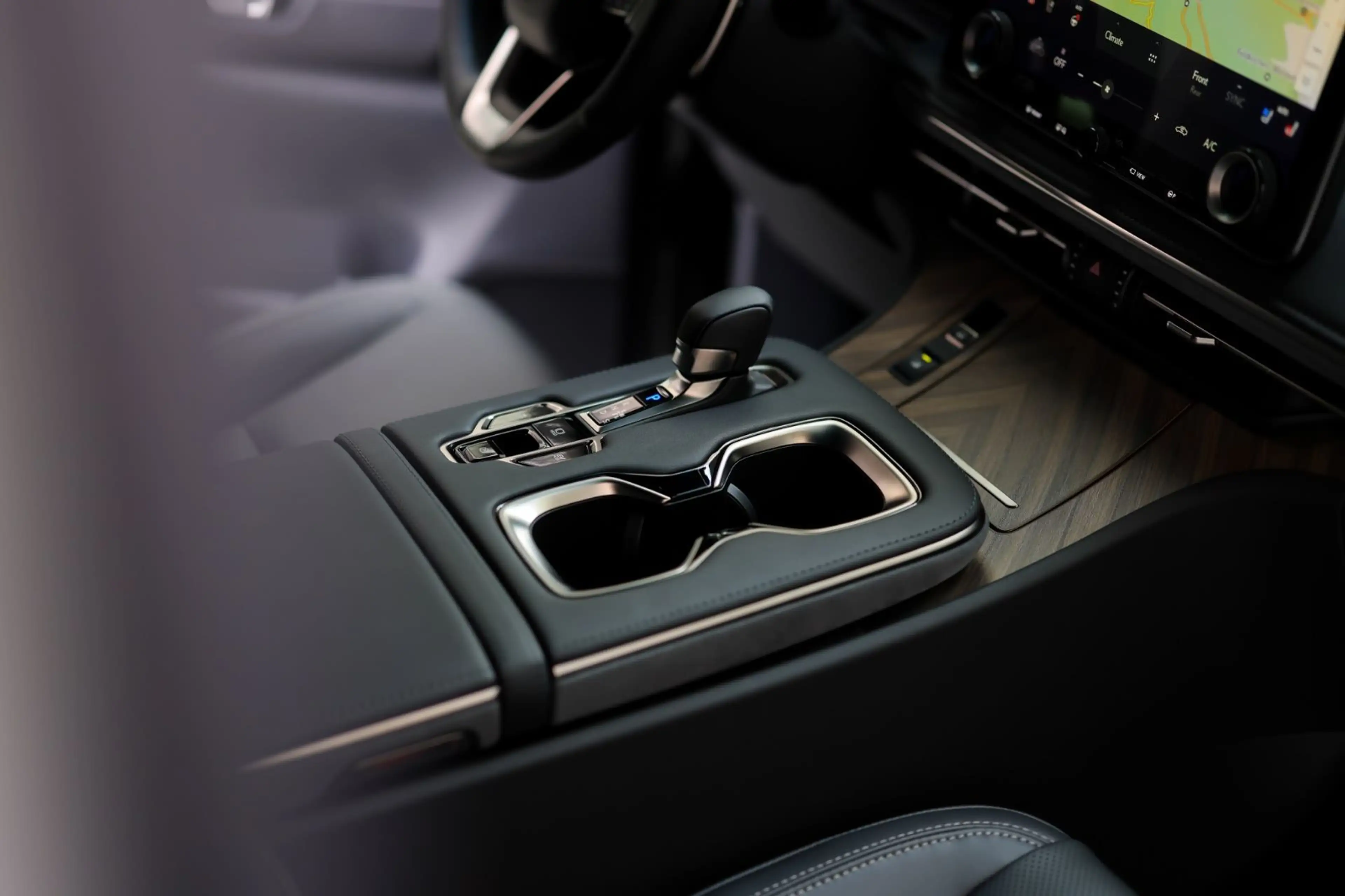 Lexus LM 350h Luxury AWD | 4-Seats | Black on Black — photo 13