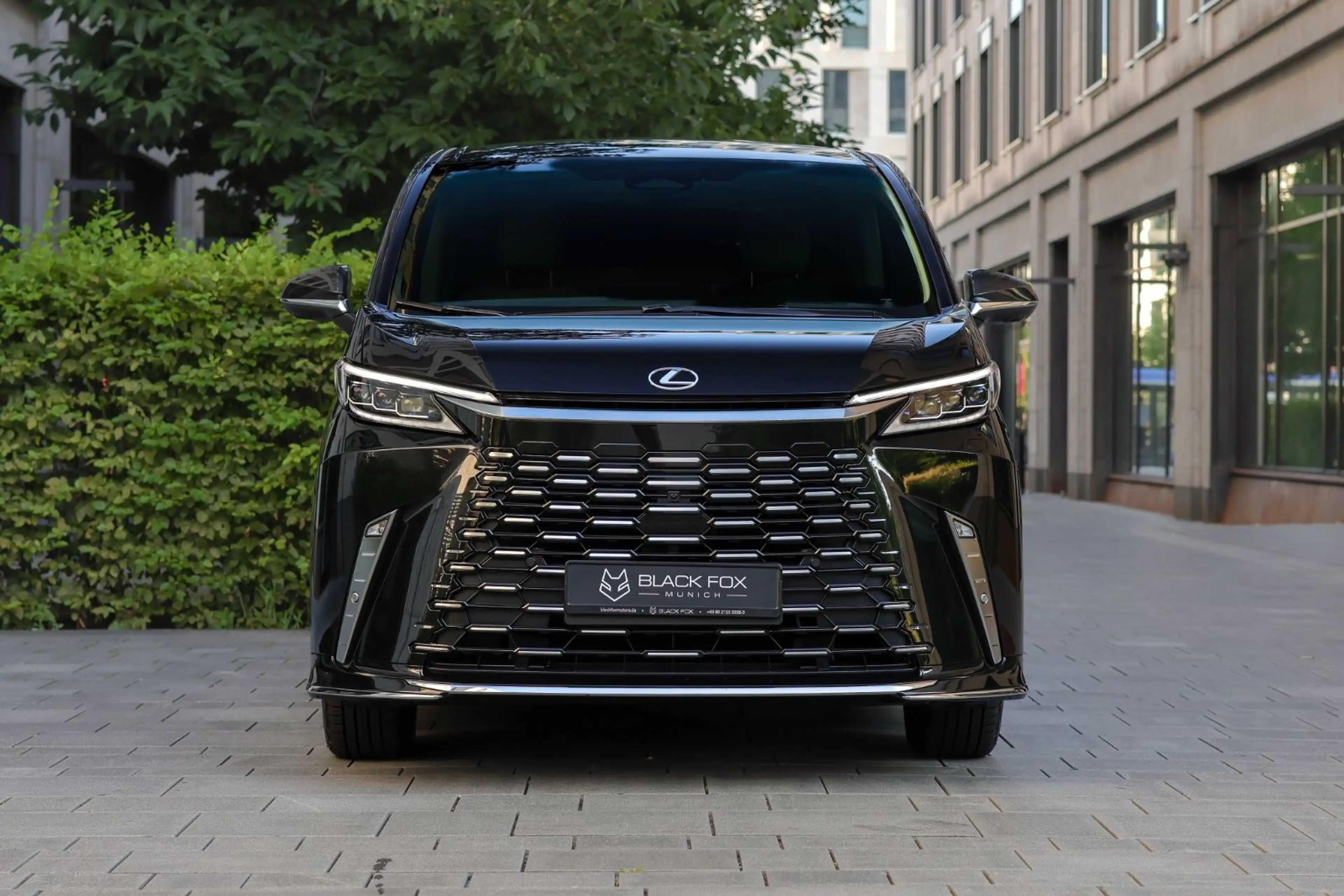 Lexus LM 350h Luxury AWD | 4-Seats | Black on Black — photo 8