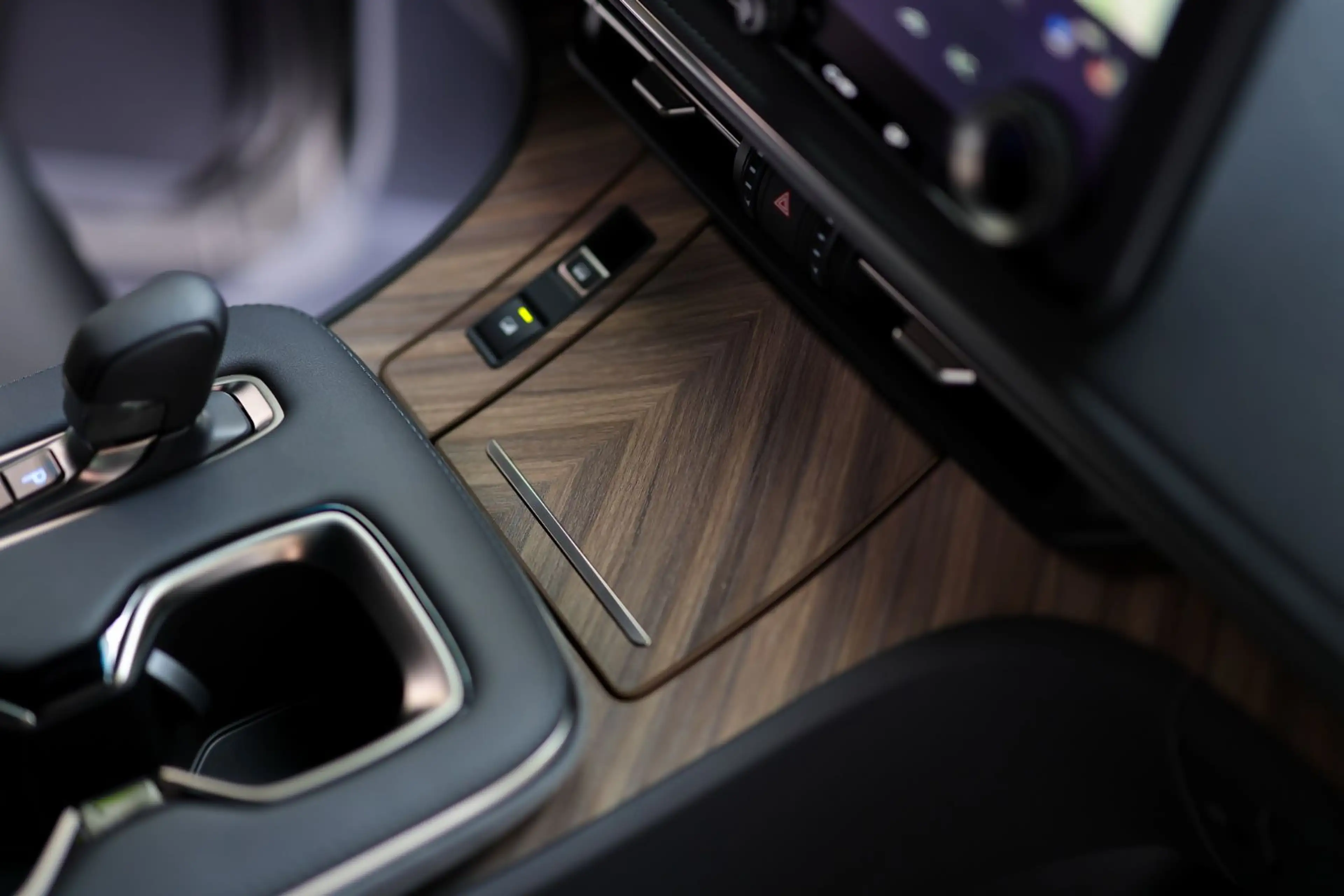 Lexus LM 350h Luxury AWD | 4-Seats | Black on Black — photo 14