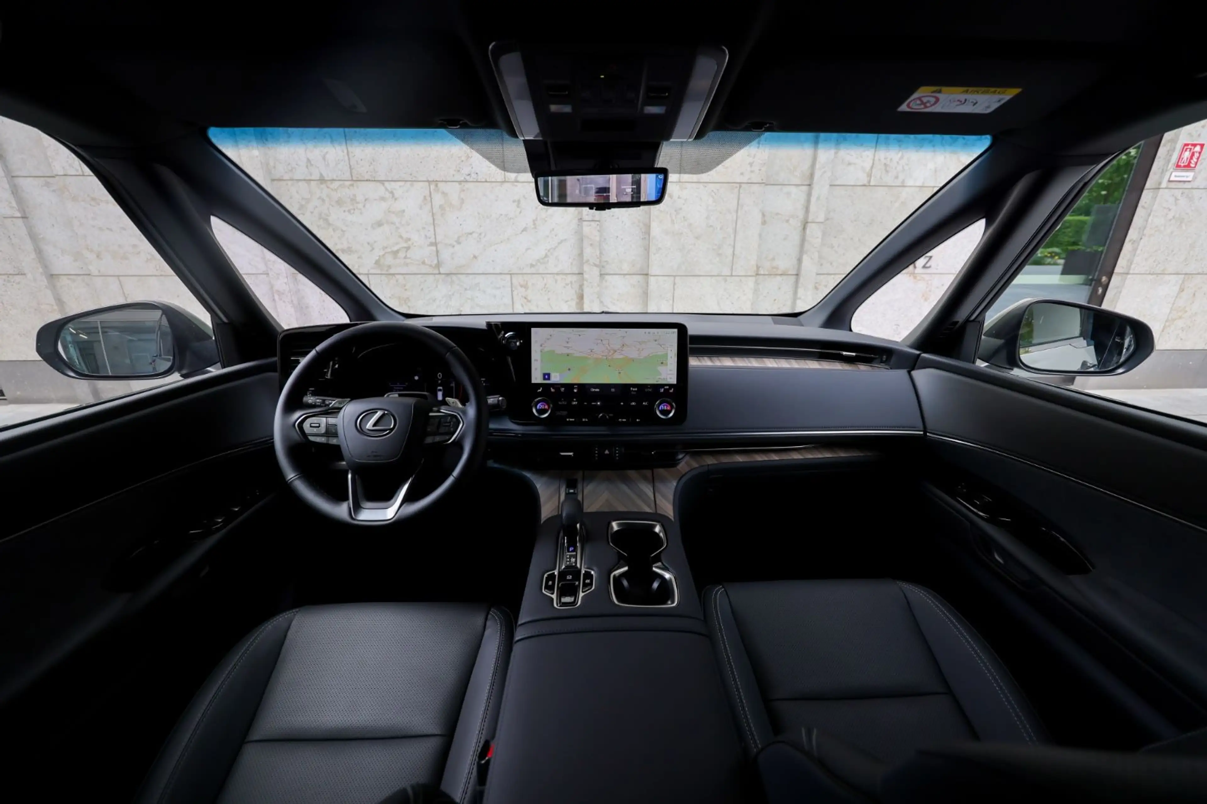 Lexus LM 350h Luxury AWD | 4-Seats | Black on Black — photo 9