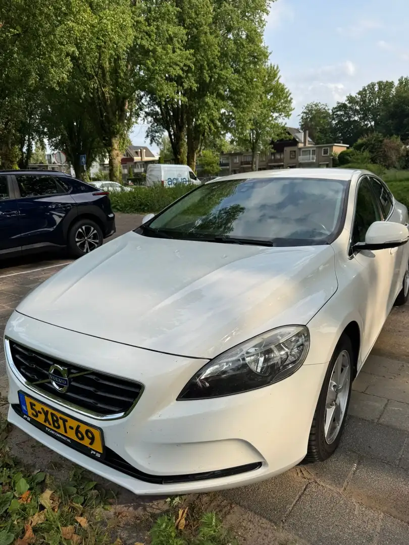 Volvo V40 2.0 D4 Momentum Bns Blanc - 1