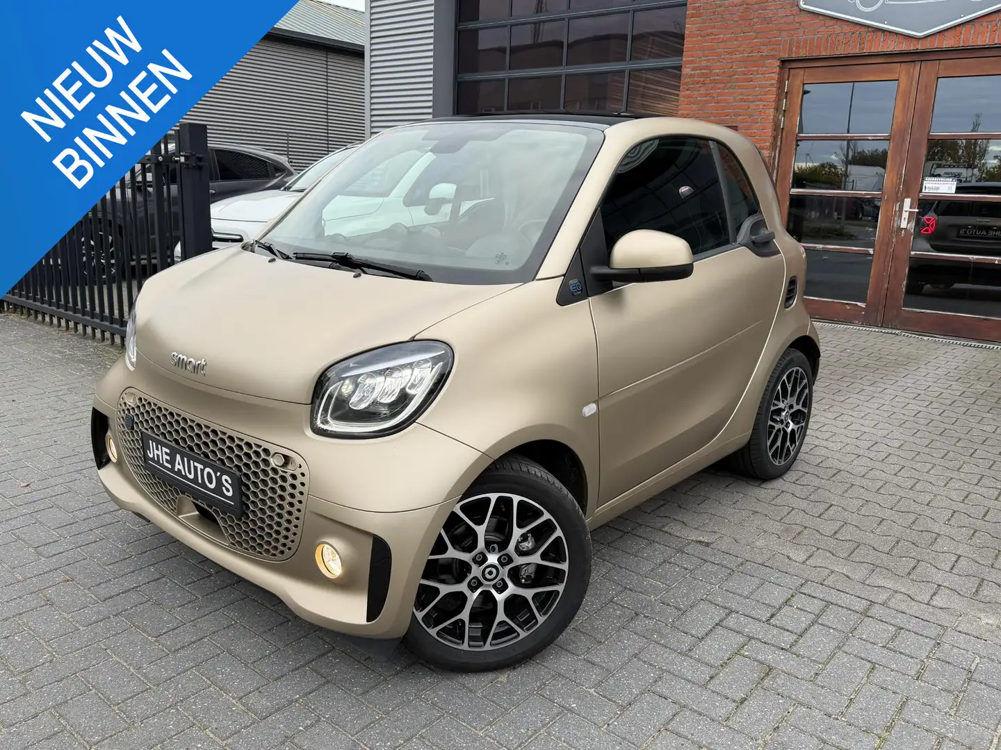 smart forTwo EQ Comfort PLUS 18 kWh | VOL | Pano | JBL | Camera Goud - 1