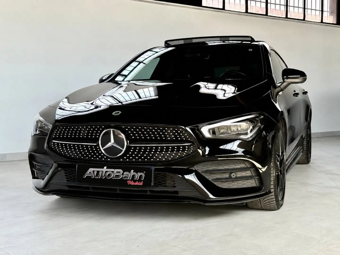 Mercedes-Benz CLA 200 Shooting Brake 7G-DCT Negro - 2