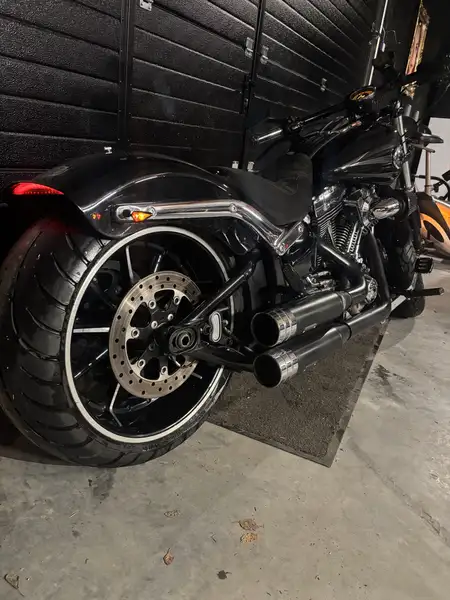 Harley-Davidson Breakout - foto 2