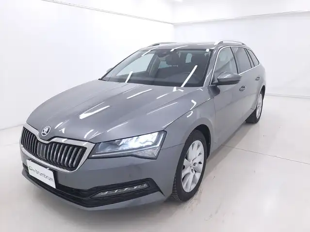 Skoda Superb view 9