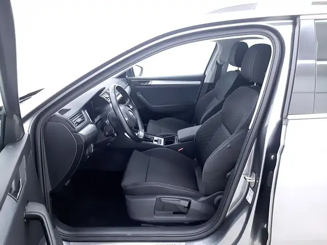 Skoda Superb view 10