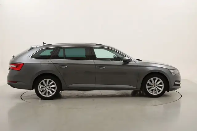 Skoda Superb view 6
