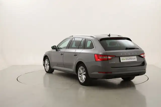 Skoda Superb view 3