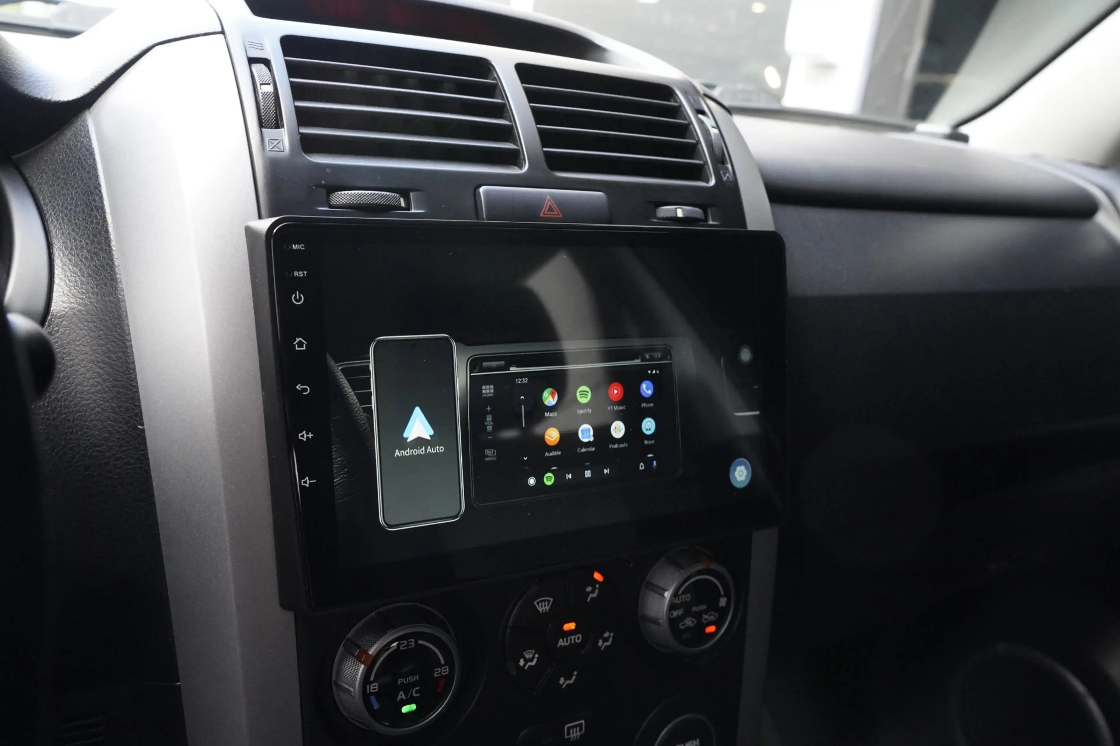 Suzuki Grand Vitara 2.0-16V Executive 4WD, Trekhaak, Carplay — photo 9