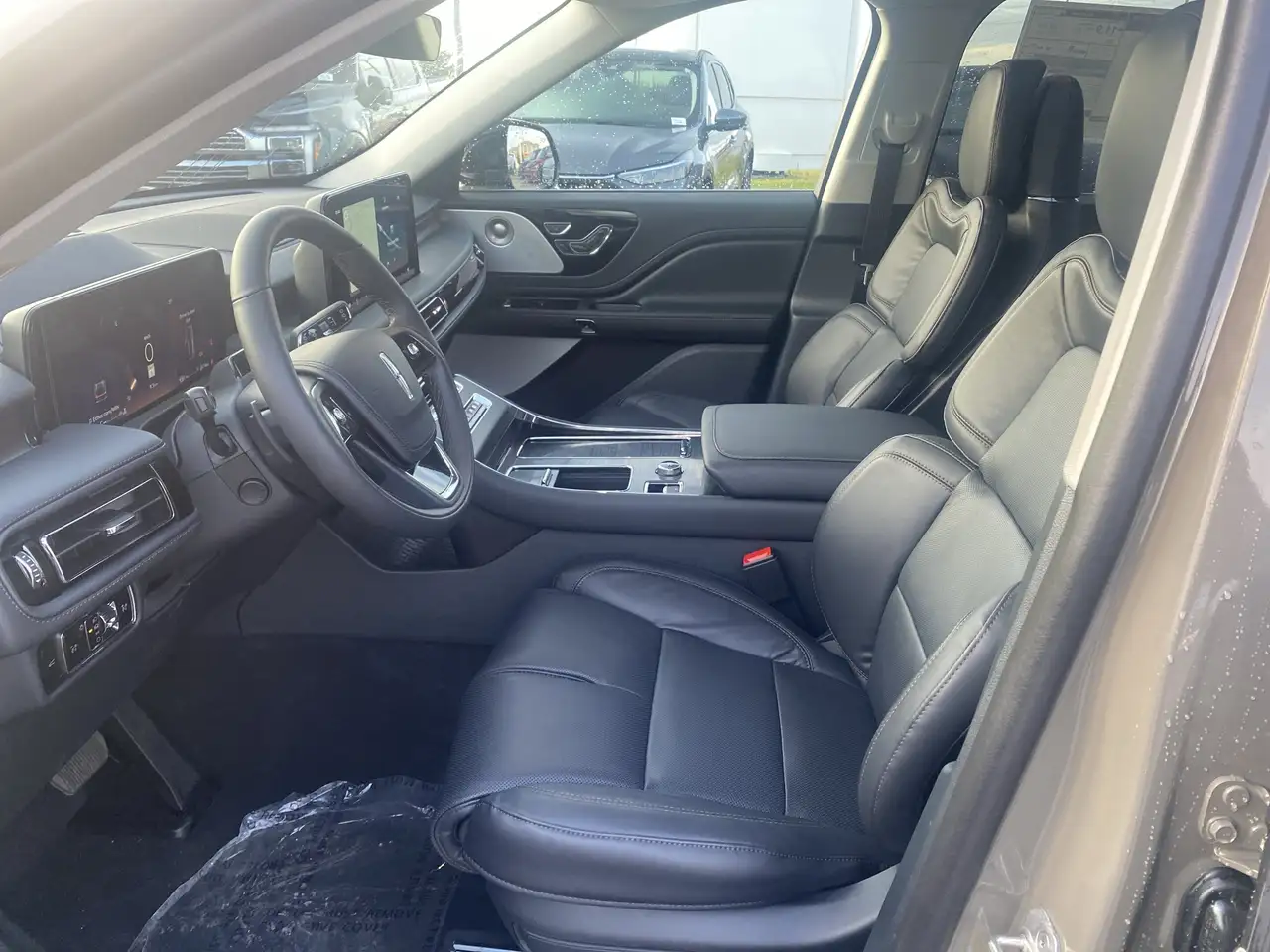 Lincoln Aviator снимка Lincoln Aviator