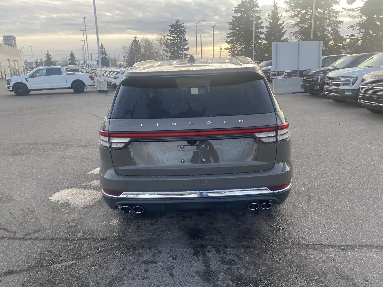 Lincoln Aviator снимка Lincoln Aviator