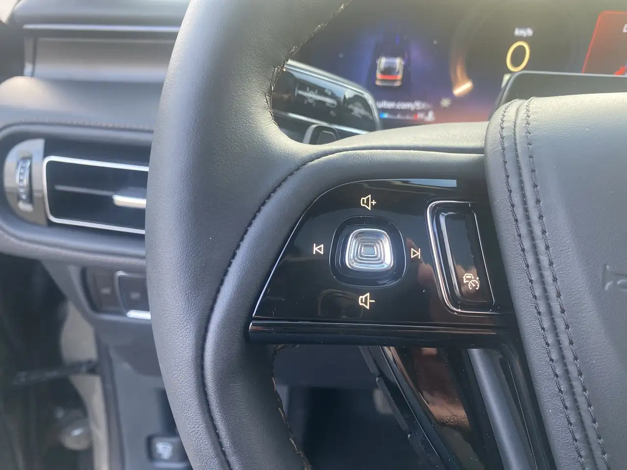 Lincoln Aviator снимка Lincoln Aviator