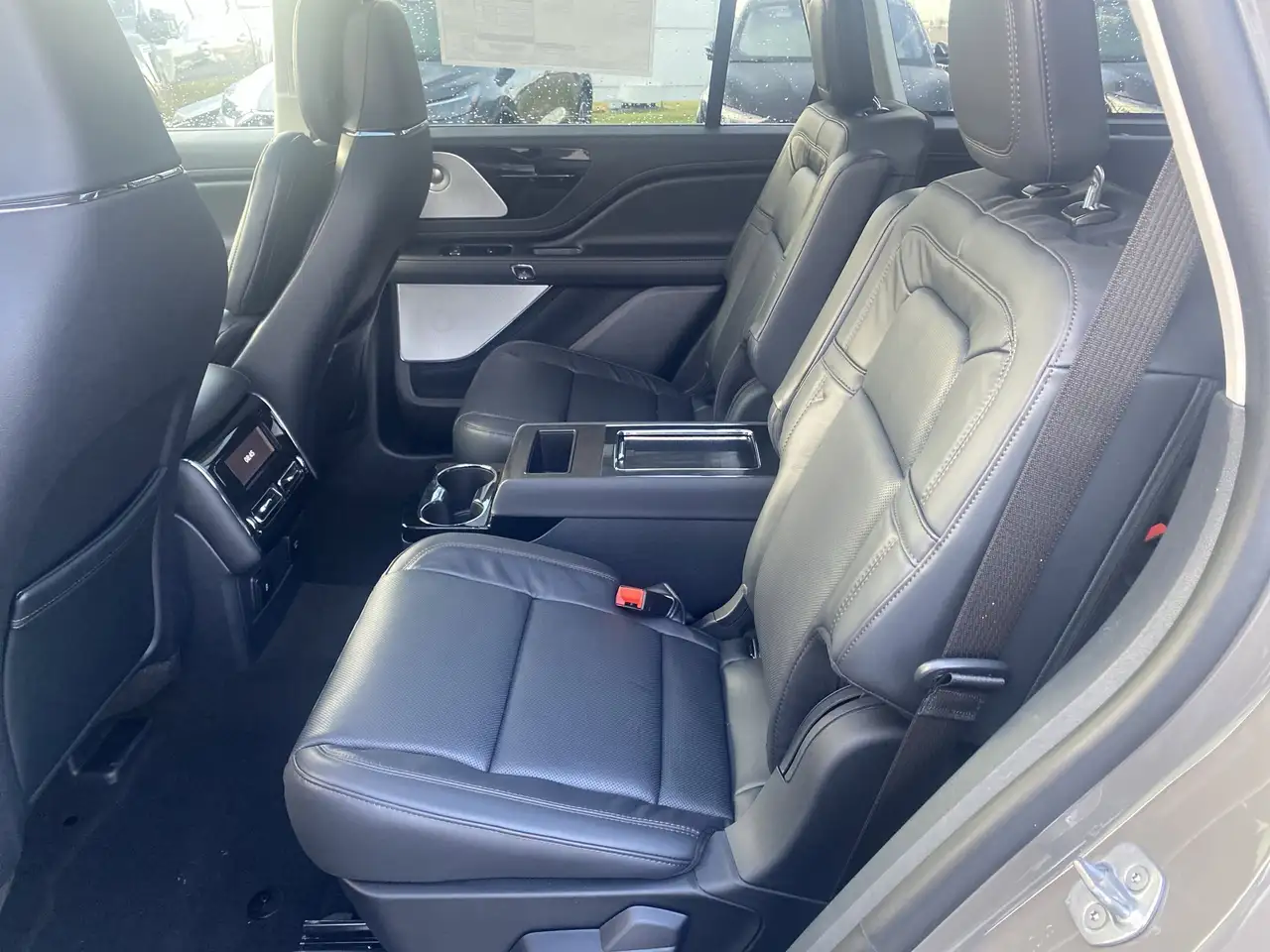 Lincoln Aviator снимка Lincoln Aviator