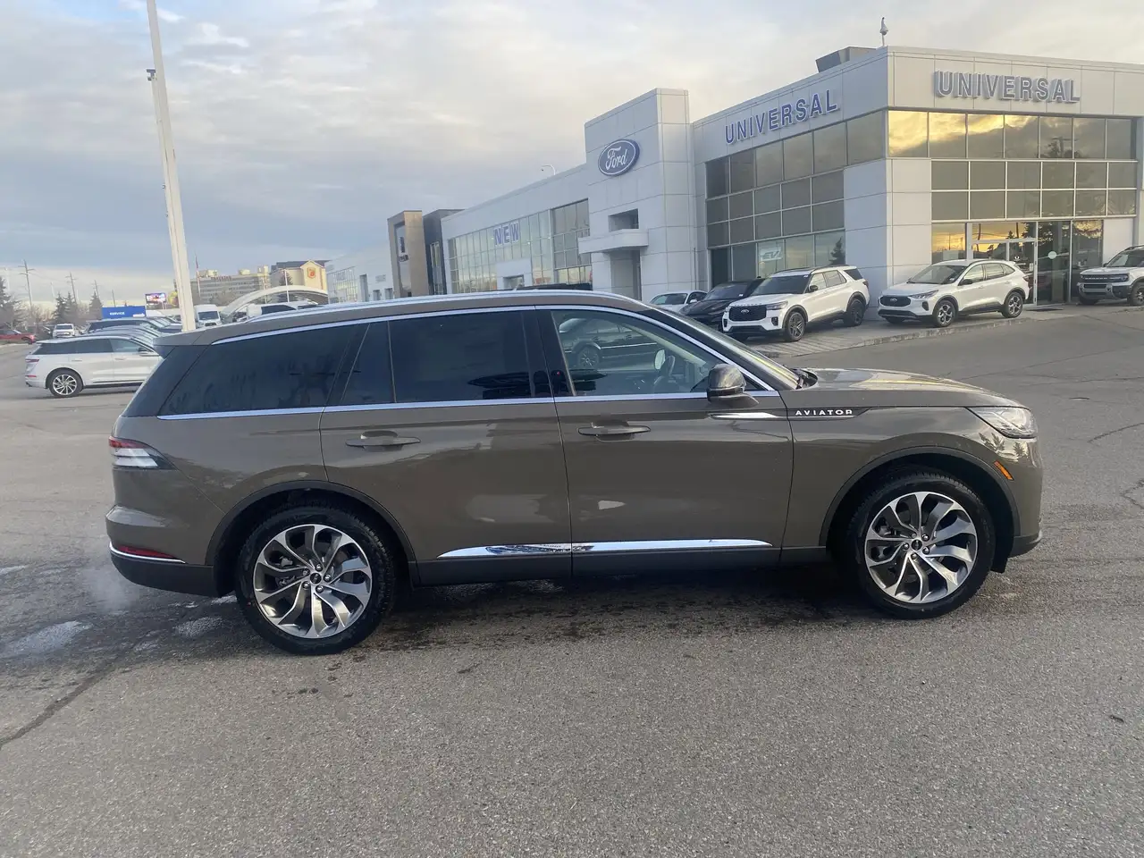 Lincoln Aviator снимка Lincoln Aviator