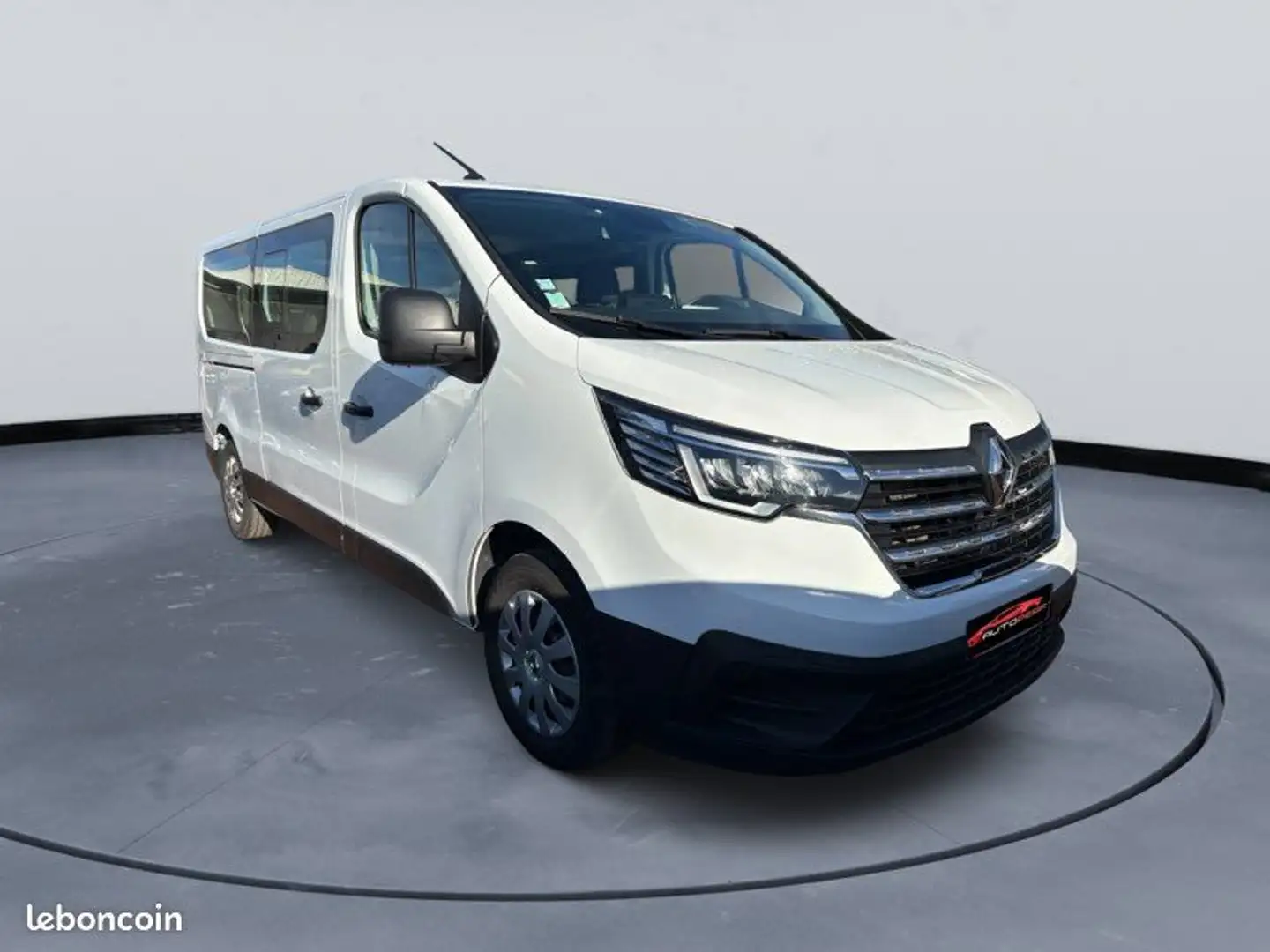 Renault Trafic L2 9 places 2.0 Blue dci 150 CH Zen tva récupérable sort de révision ct ok prêt à partir gps- CarPlay- attelage radar rec Wit - 2