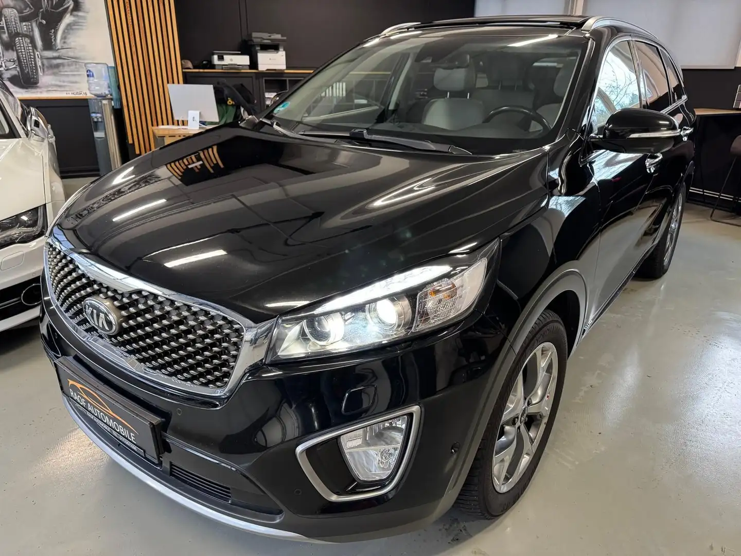 Kia Sorento Platinum Edition 4WD 2.2 CRDi KAT Noir - 1