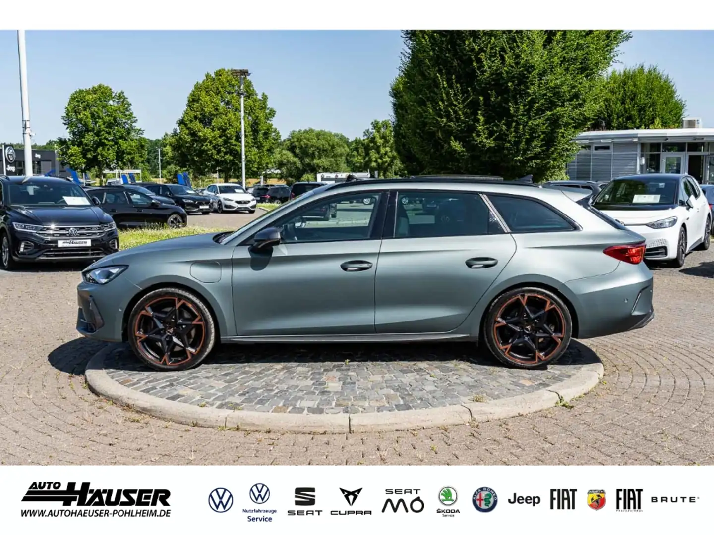 CUPRA Leon Sportstourer VZ 1.5 e-Hybrid DSG DCC PANO VIRTUAL Šedá - 2