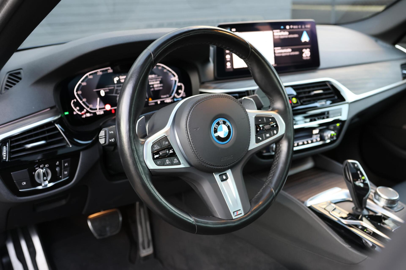 BMW 545 5-serie 545e xDrive | HUD | H&K | Keyless | PANO | — photo 3