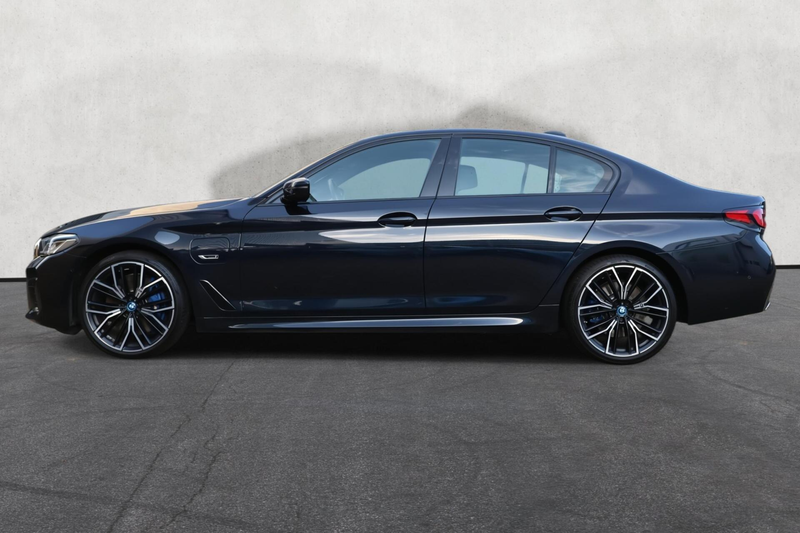 BMW 545 5-serie 545e xDrive | HUD | H&K | Keyless | PANO | — photo 12