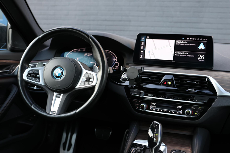 BMW 545 5-serie 545e xDrive | HUD | H&K | Keyless | PANO | — photo 13