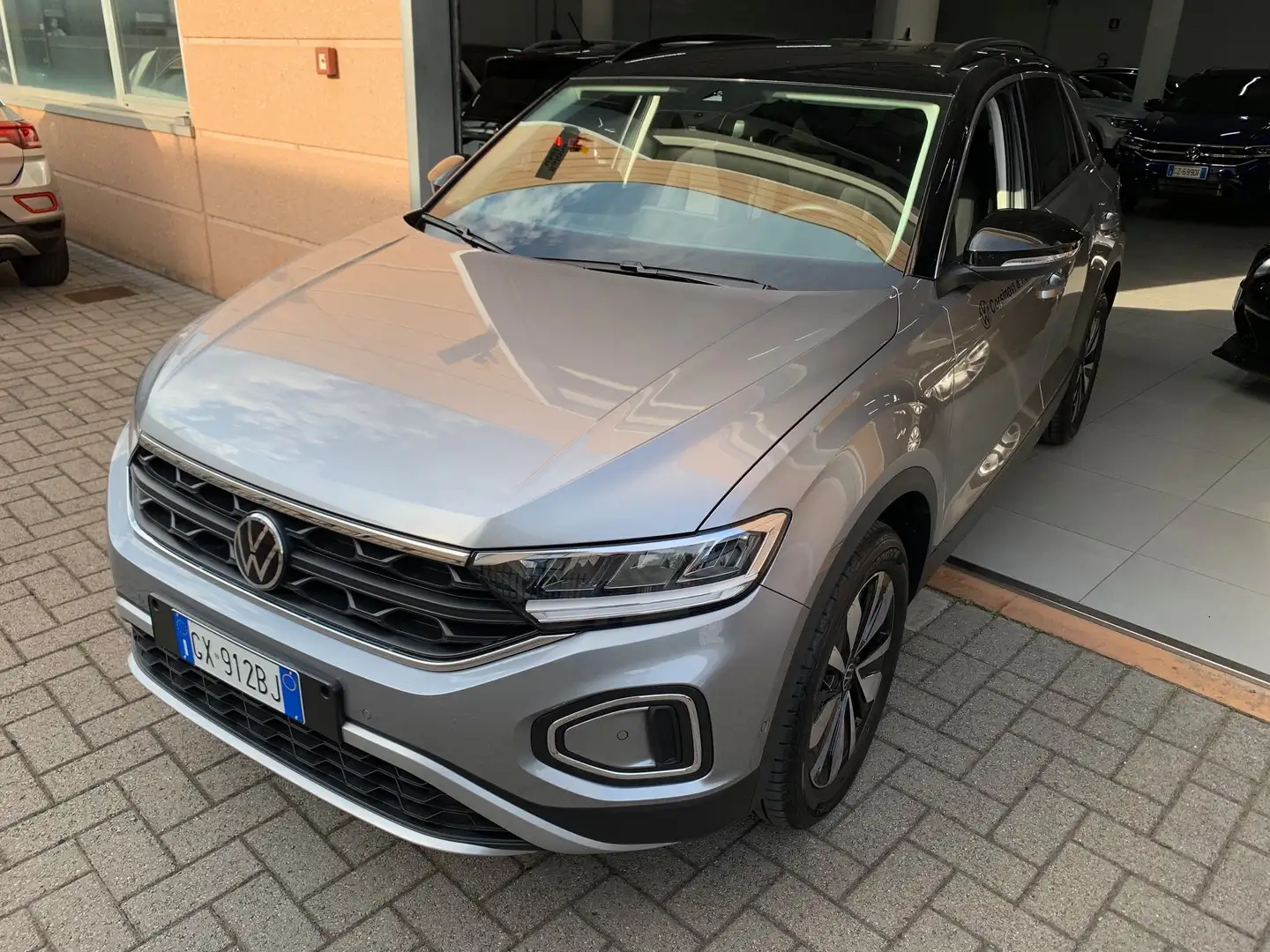 Volkswagen T-Roc 1.0 tsi Edition Plus 115cv AZIENDALE SOLO 13.000KM Argento - 1