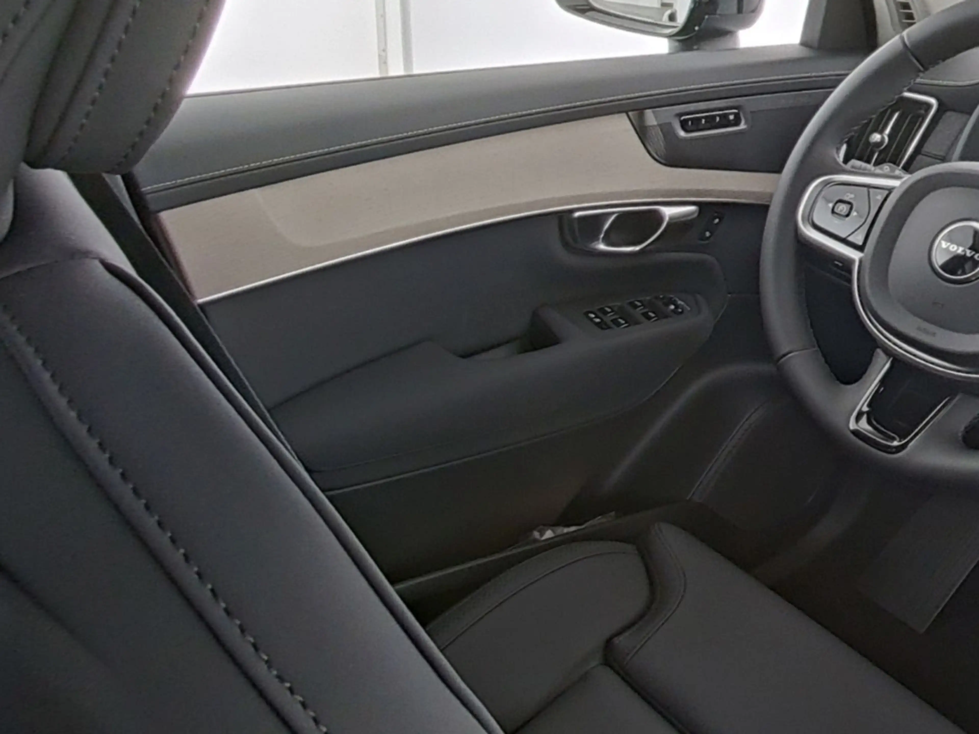 Volvo XC90 T8 AWD Ultra Dark Recharge Plug-In Hybrid 7-Sitzer — photo 13