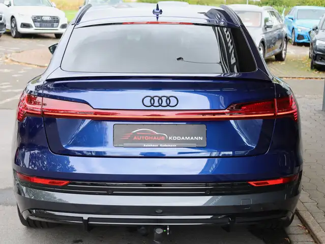 Audi E-Tron view 10