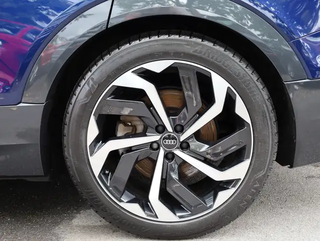 Audi E-Tron view 8