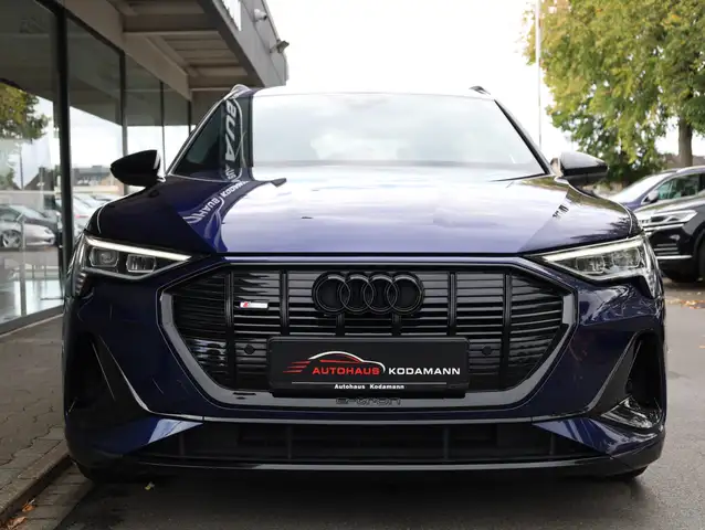 Audi E-Tron view 3