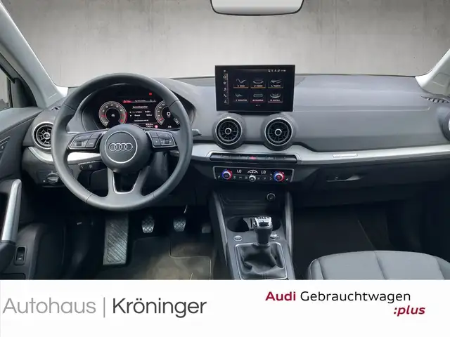 Audi Q2 view 13