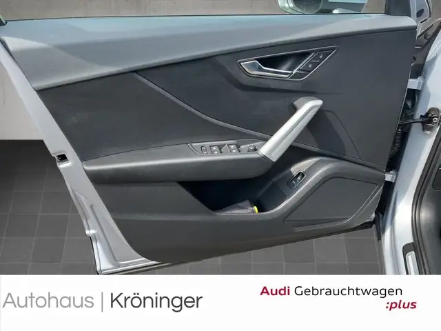 Audi Q2 view 8