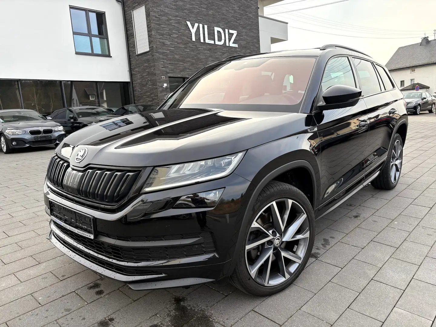 Skoda Kodiaq 2.0 TDI DSG 4x4 Sportline LED ACC 1.HAND Noir - 1