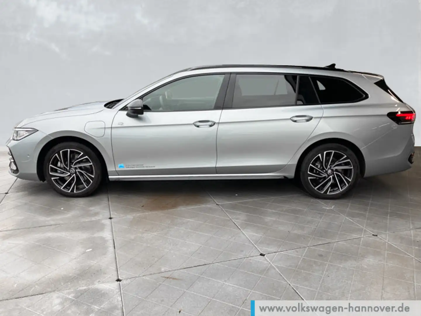 Volkswagen Passat Variant R-Line 1.5 TSI DSG eHybrid AHK Na Silber - 2