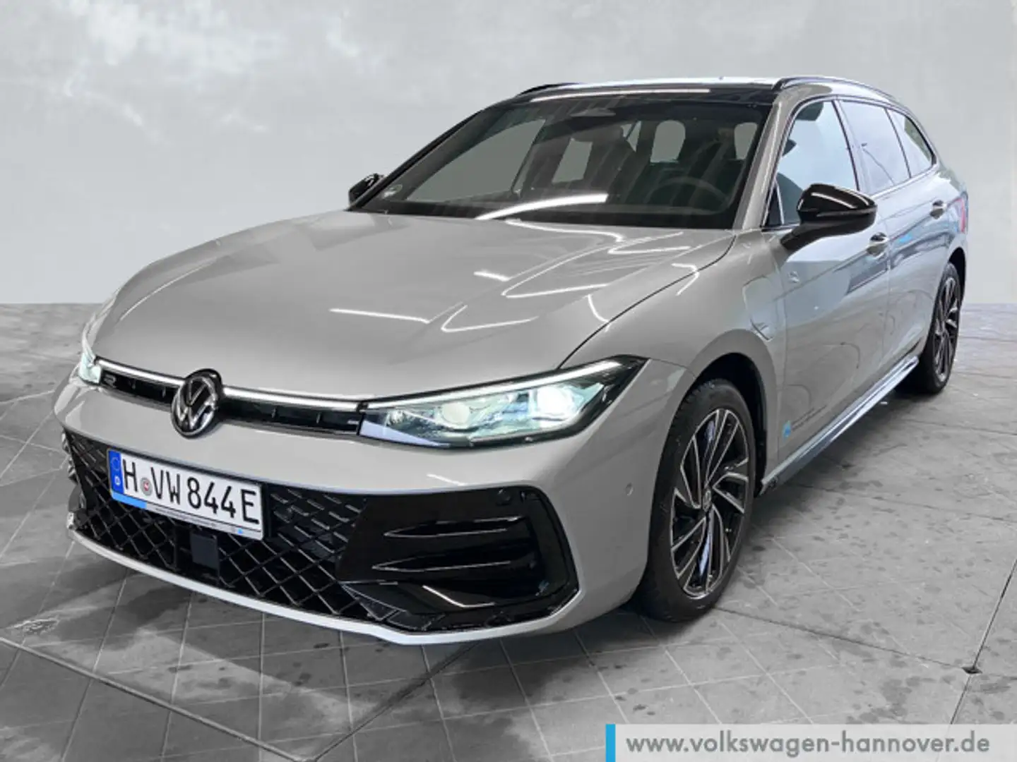 Volkswagen Passat Variant R-Line 1.5 TSI DSG eHybrid AHK Na Silber - 1